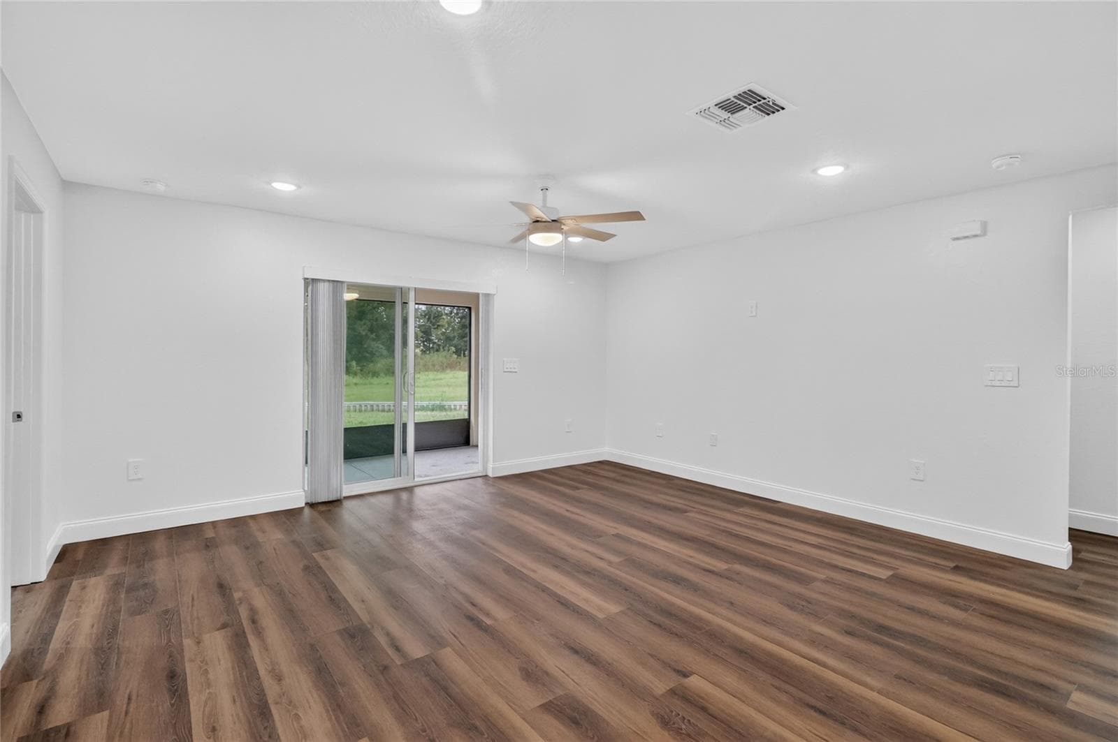 Single Family Residence at 1097 CAREFREE COVE DR, WINTER HAVEN, photo 16 of 50