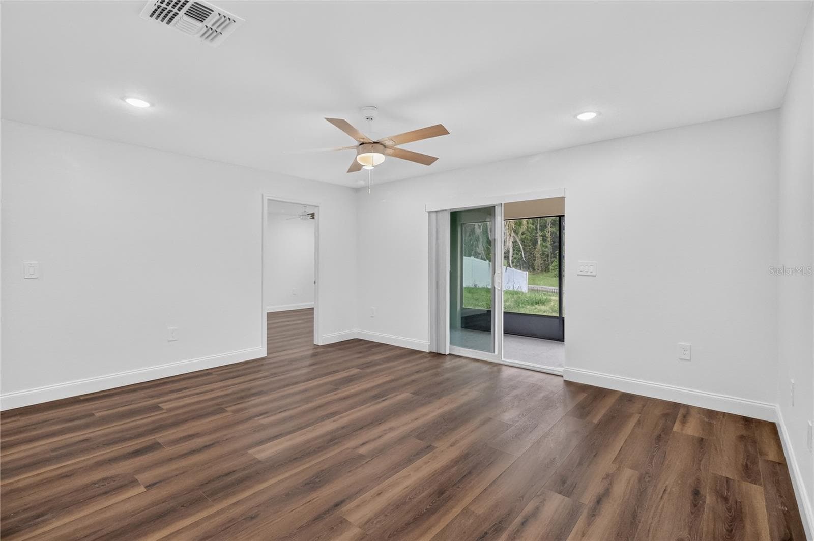 Single Family Residence at 1097 CAREFREE COVE DR, WINTER HAVEN, photo 17 of 50