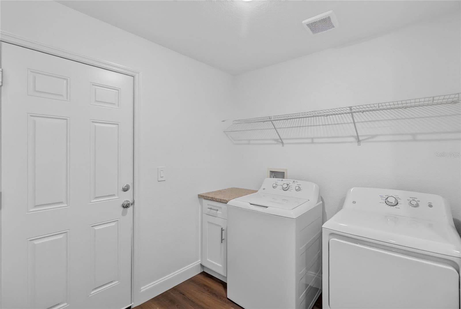 Single Family Residence at 1097 CAREFREE COVE DR, WINTER HAVEN, photo 37 of 50