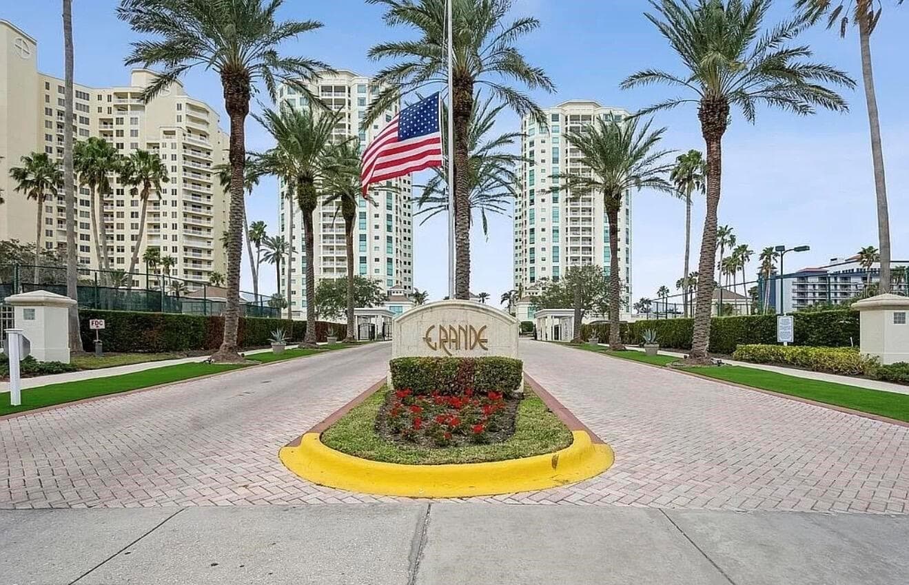 1180 GULF BLVD #806