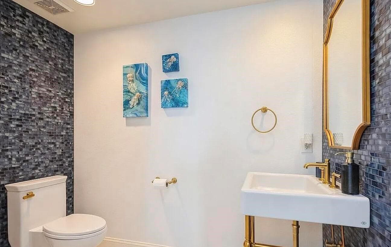 Condominium at 1180 GULF BLVD #806, CLEARWATER, photo 15 of 31
