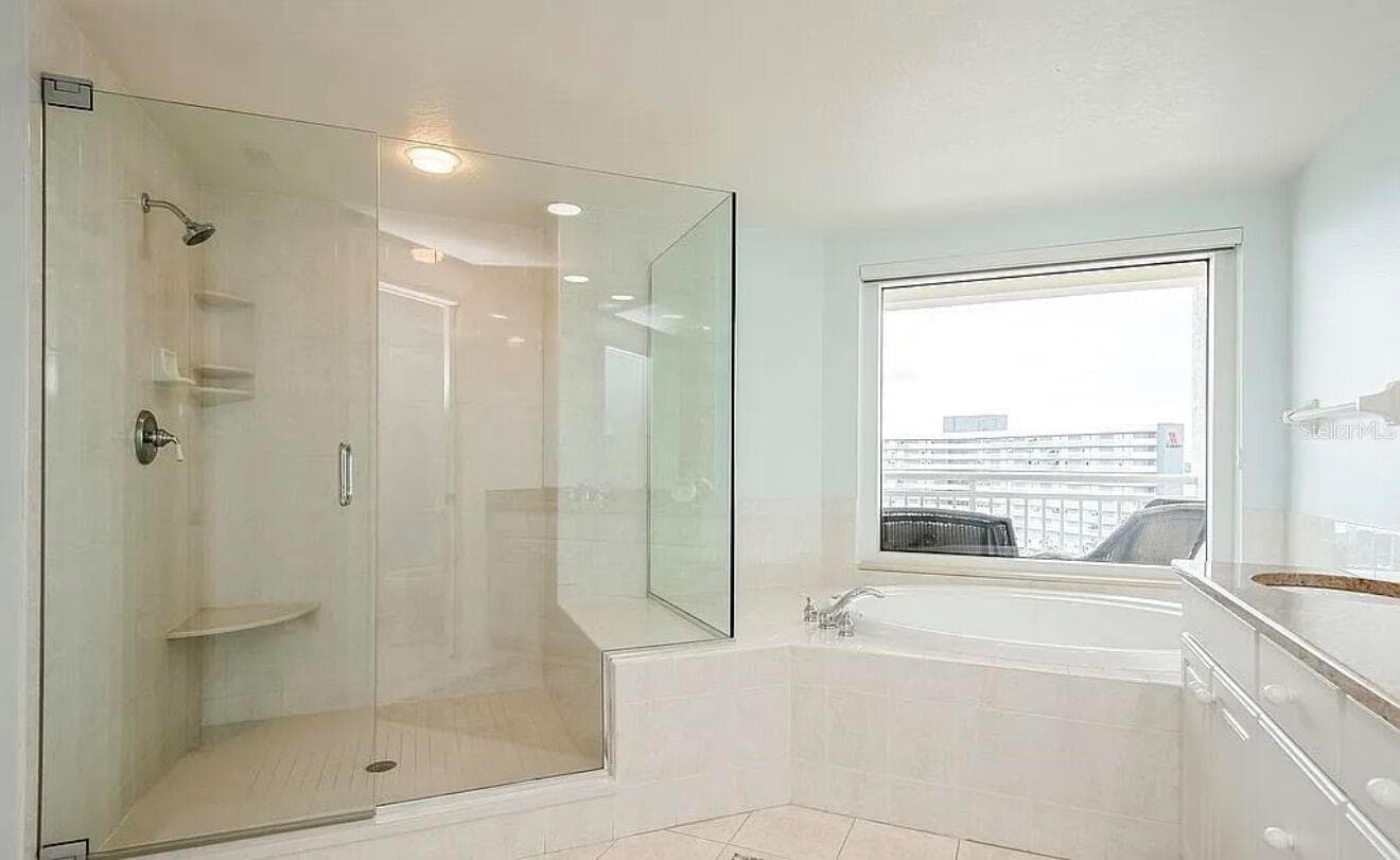 Condominium at 1180 GULF BLVD #806, CLEARWATER, photo 17 of 31