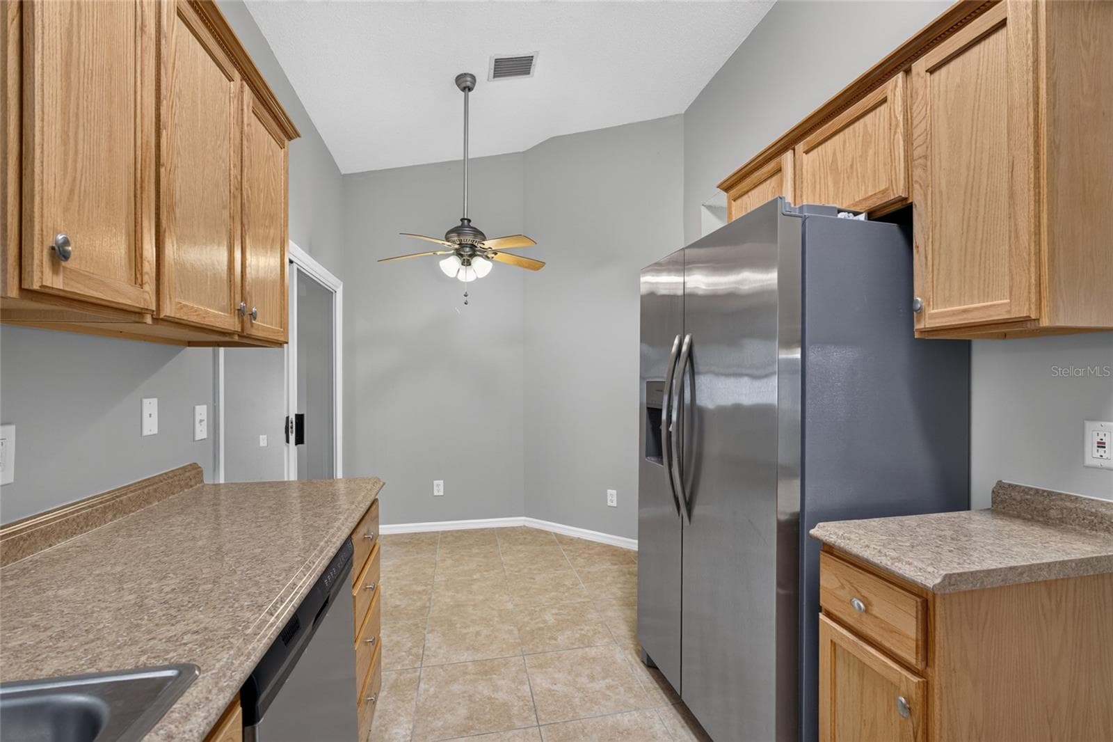 Kitchen with Breakfast Nook - 39 FISCHER LN, PALM COAST