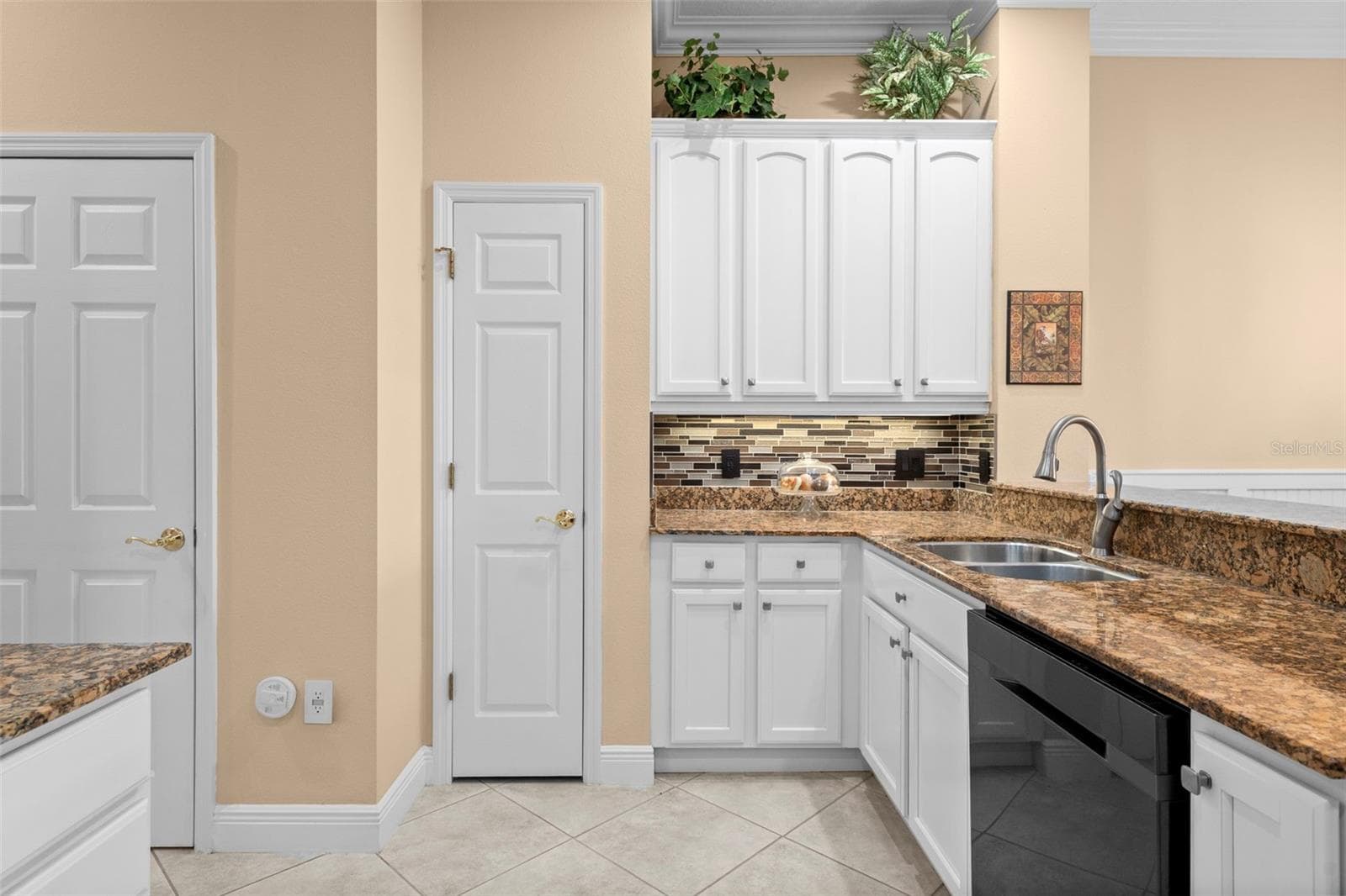 Plenty of cabinet space and a pantry keep kitchen essentials close at hand. - 8432 MIRAMAR WAY, LAKEWOOD RANCH