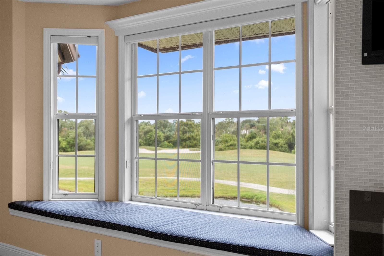 Settle into the window seat with a good book and enjoy the golf course views. - 8432 MIRAMAR WAY, LAKEWOOD RANCH