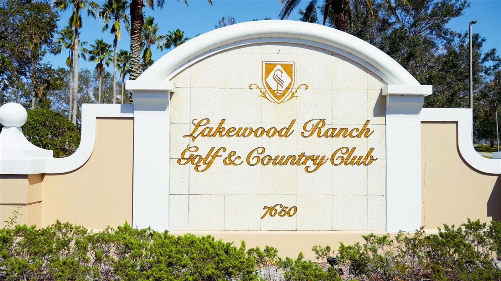 Explore the golf and social opportunities at nearby Lakewood Ranch Golf & Country Club. Separate membership required. - 8432 MIRAMAR WAY, LAKEWOOD RANCH