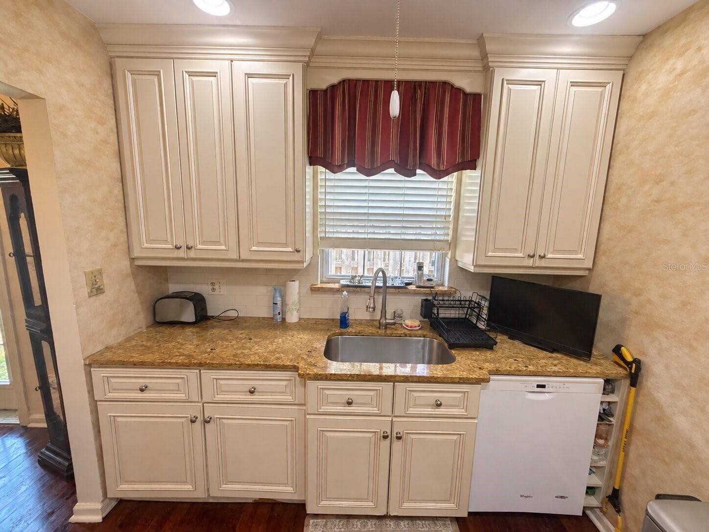 Single Family Residence at 1323 S SHADE AVE, SARASOTA, photo 4 of 19