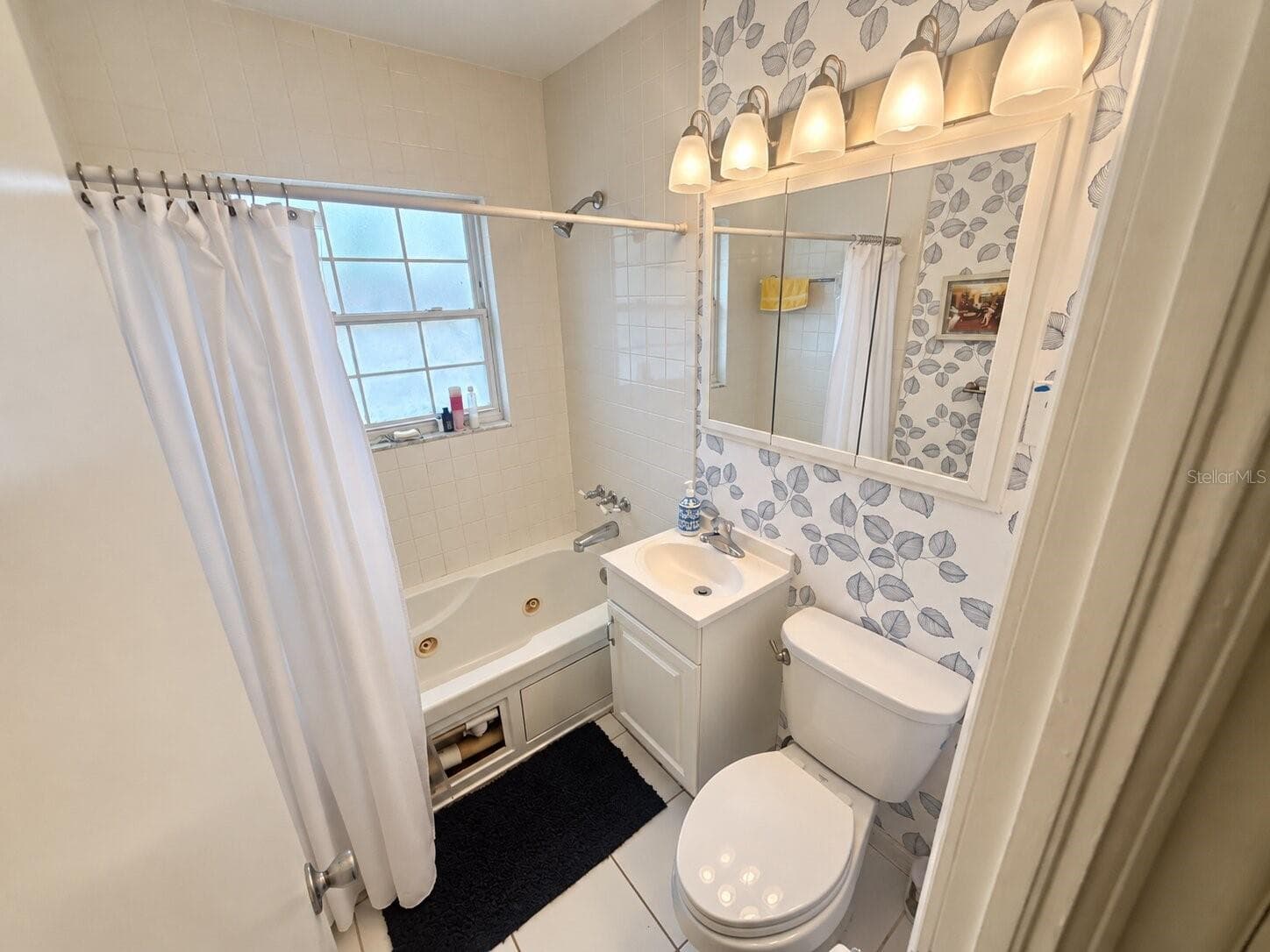 Single Family Residence at 1323 S SHADE AVE, SARASOTA, photo 10 of 19