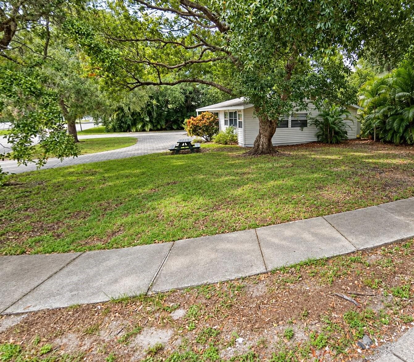Single Family Residence at 1323 S SHADE AVE, SARASOTA, photo 17 of 19
