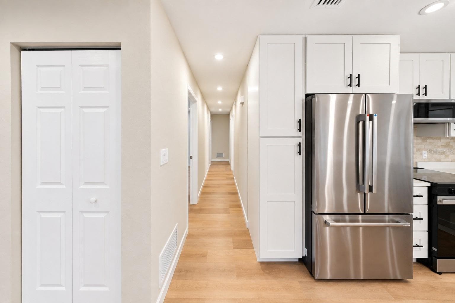 Single Family Residence at 501 CAMELIA LN, DELAND, photo 9 of 25