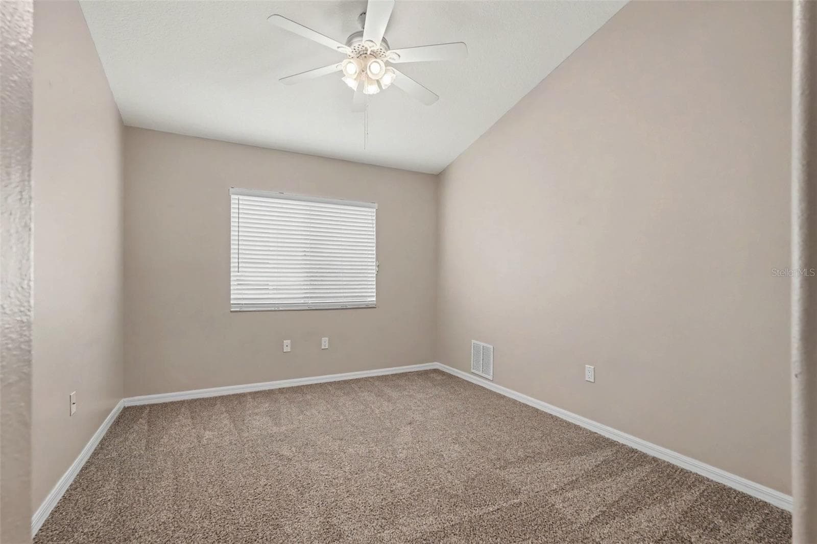Single Family Residence at 27722 SUGAR LOAF DR, WESLEY CHAPEL, photo 13 of 18
