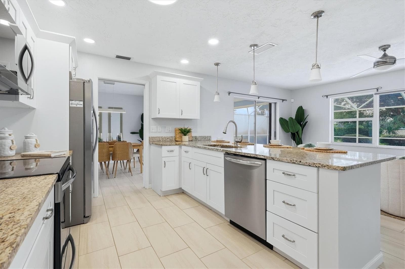 Kitchen - 1010 MALIBU CT, VENICE
