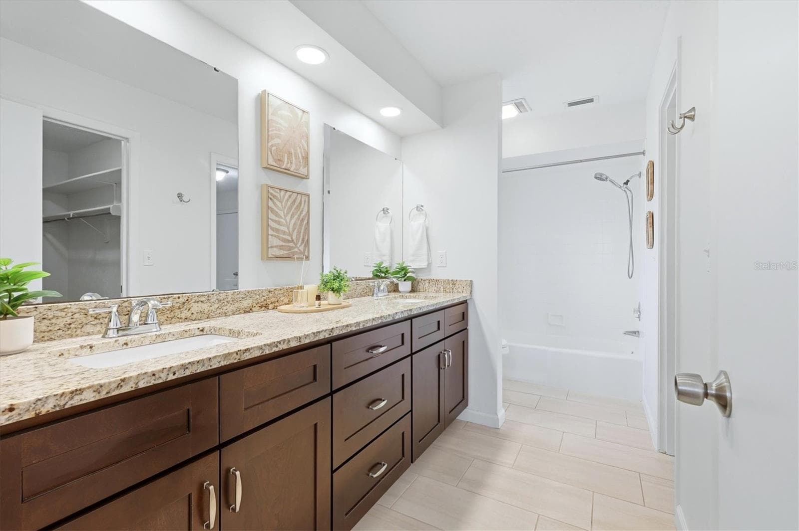 Primary Bathroom - 1010 MALIBU CT, VENICE