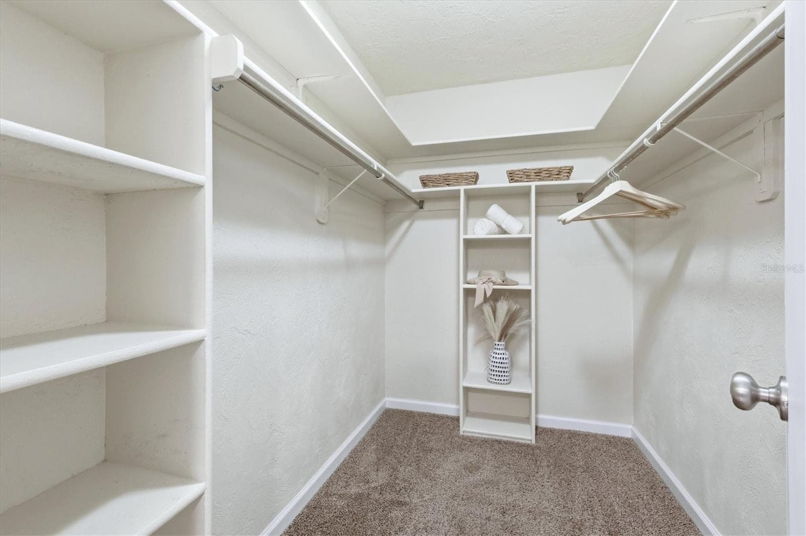 Primary Walk In Closet - 1010 MALIBU CT, VENICE