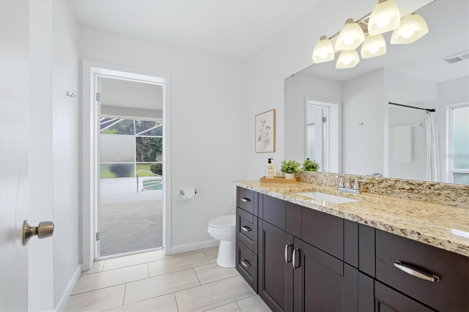 Guest Bathroom - 1010 MALIBU CT, VENICE