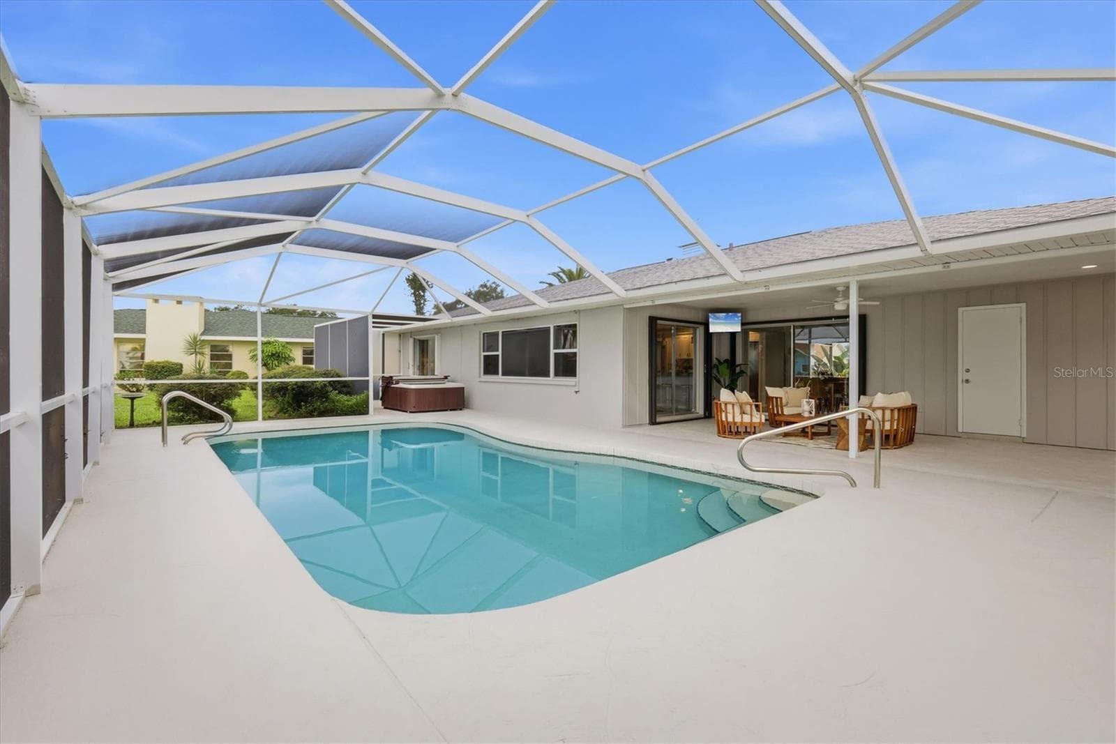 Pool View - 1010 MALIBU CT, VENICE