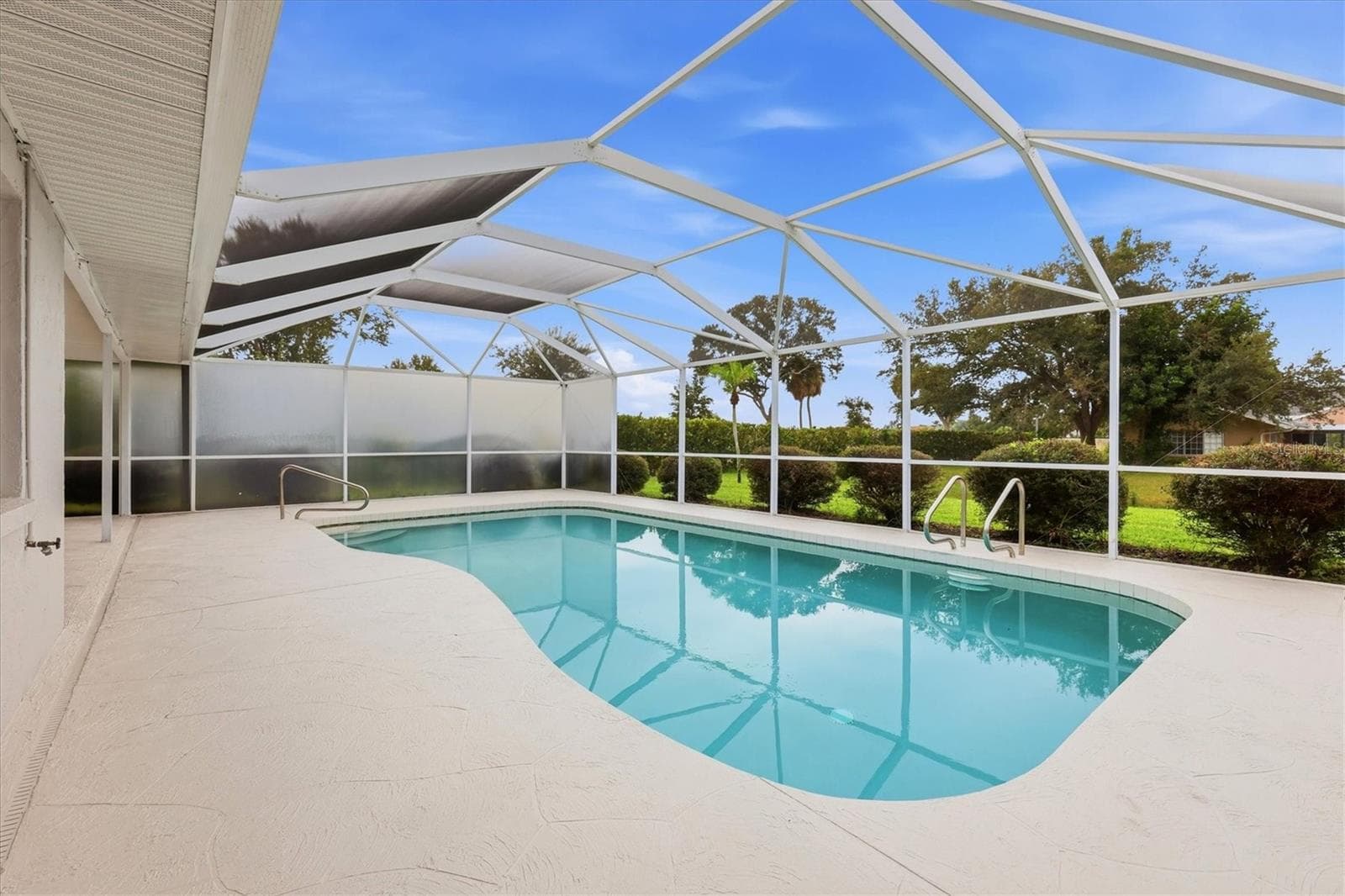 Pool and Privacy Screen - 1010 MALIBU CT, VENICE