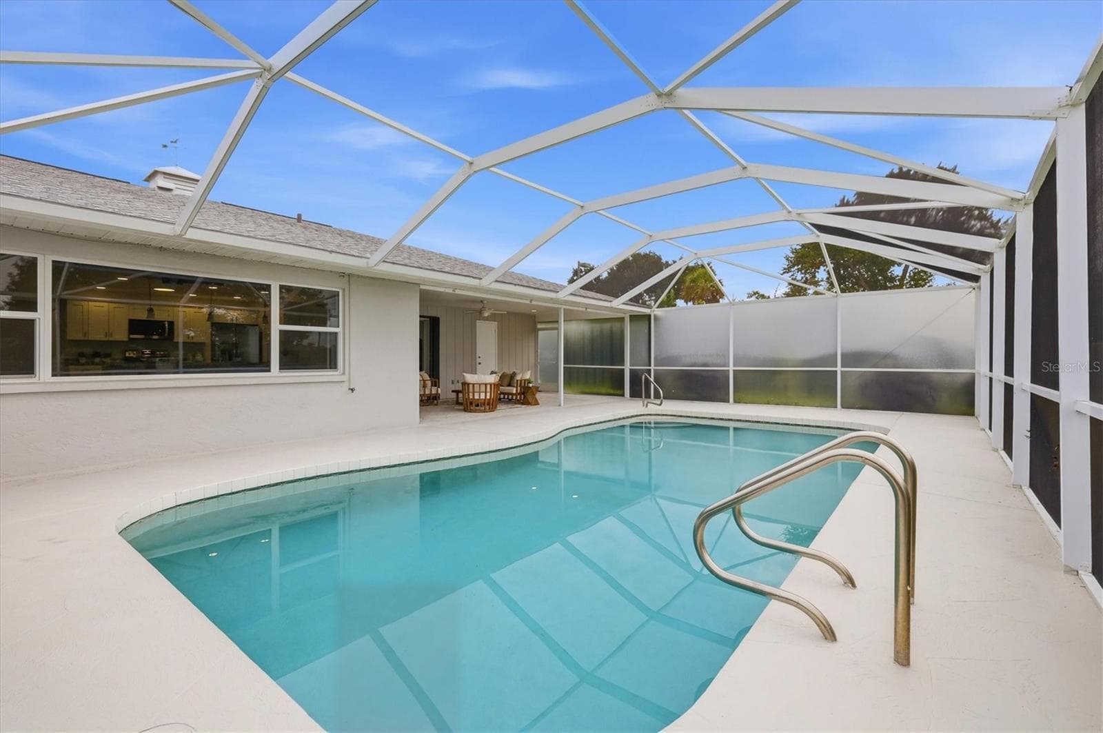 Pool and Privacy Screen - 1010 MALIBU CT, VENICE