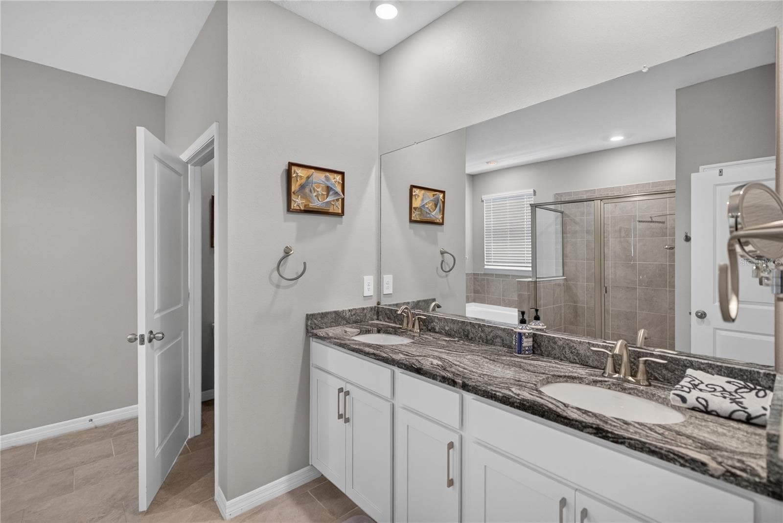 Single Family Residence at 12704 LATERAL ROOT DR, SARASOTA, photo 12 of 38