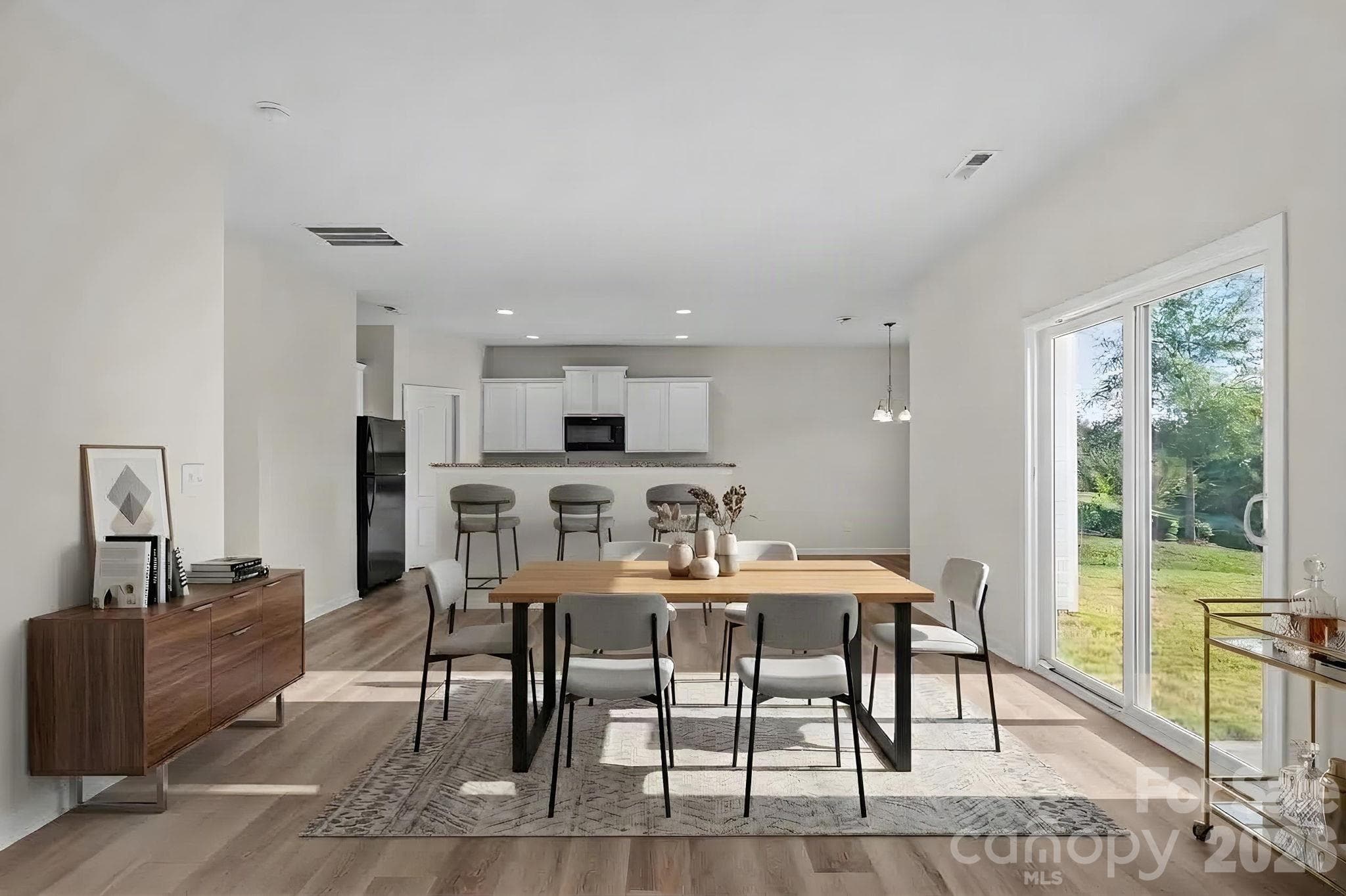 Virtually staged - Dining and kitchen - 6215 Paw Village Road, Charlotte
