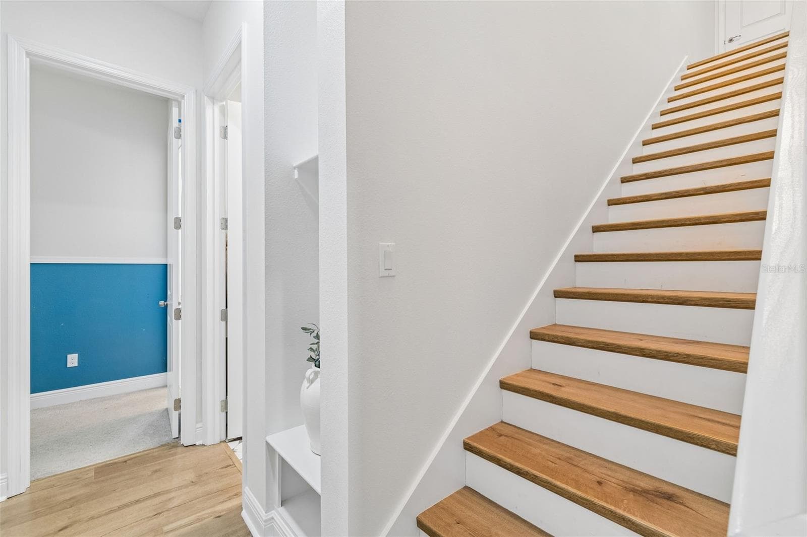 Stairwell - 6107 NIKKI LANE LN, ODESSA