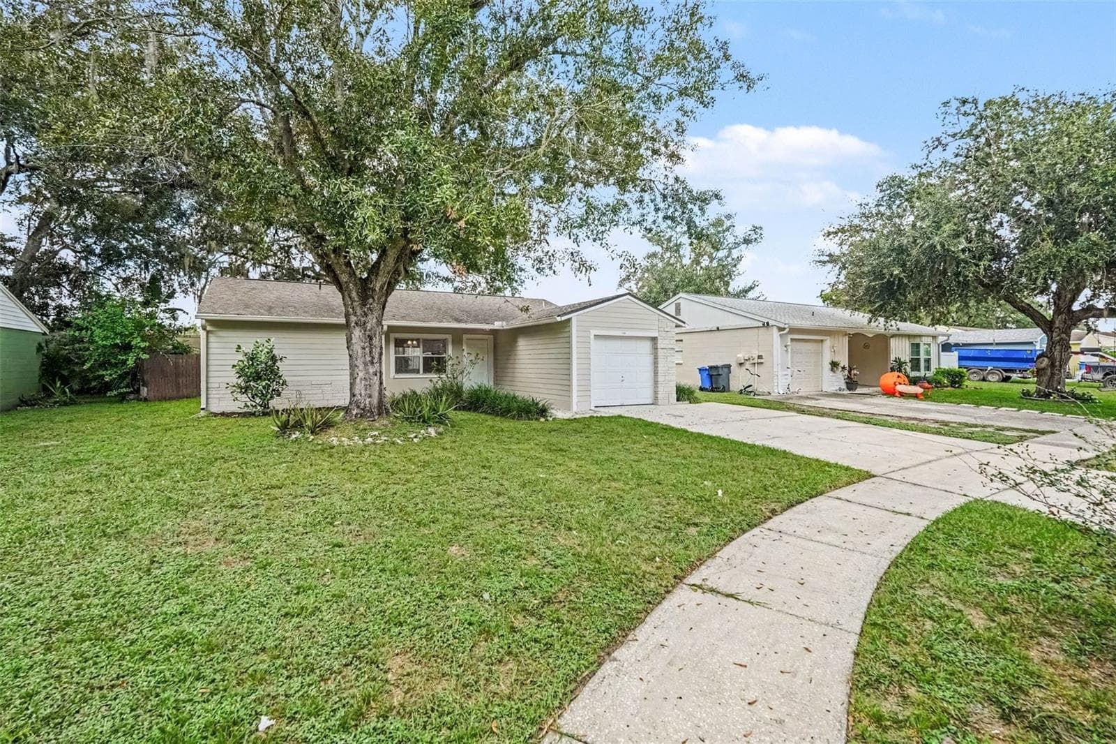 Single Family Residence at 13904 FULLERTON DR, TAMPA, photo 2 of 21
