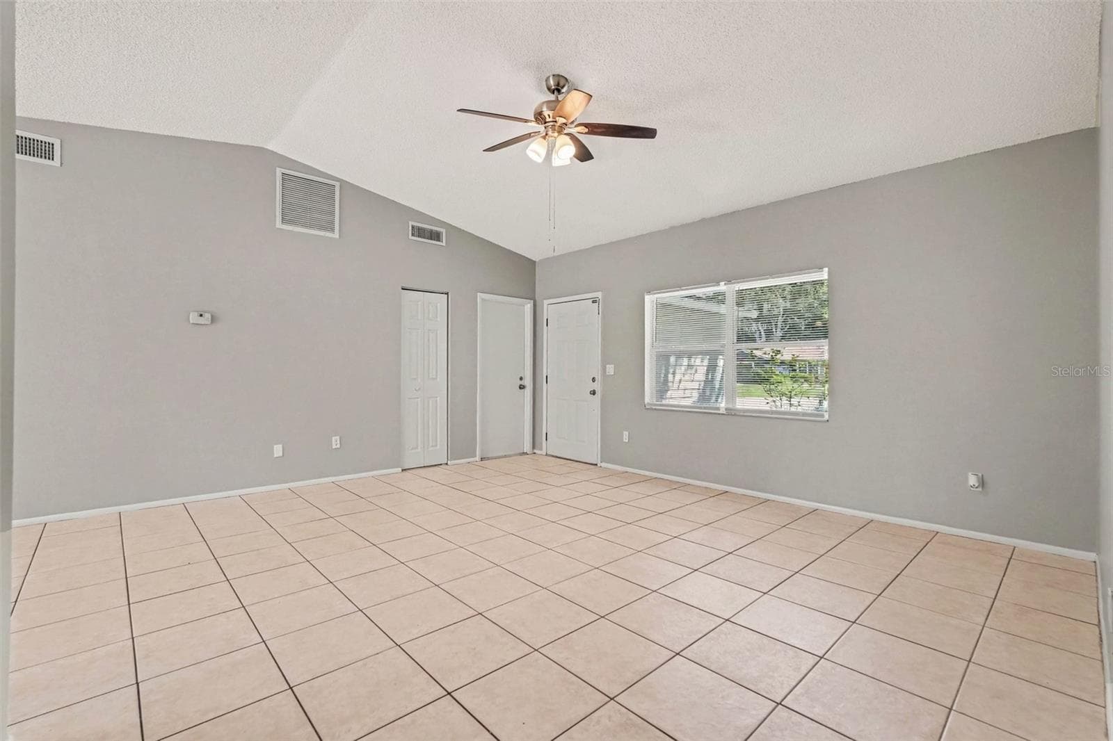 Single Family Residence at 13904 FULLERTON DR, TAMPA, photo 4 of 21