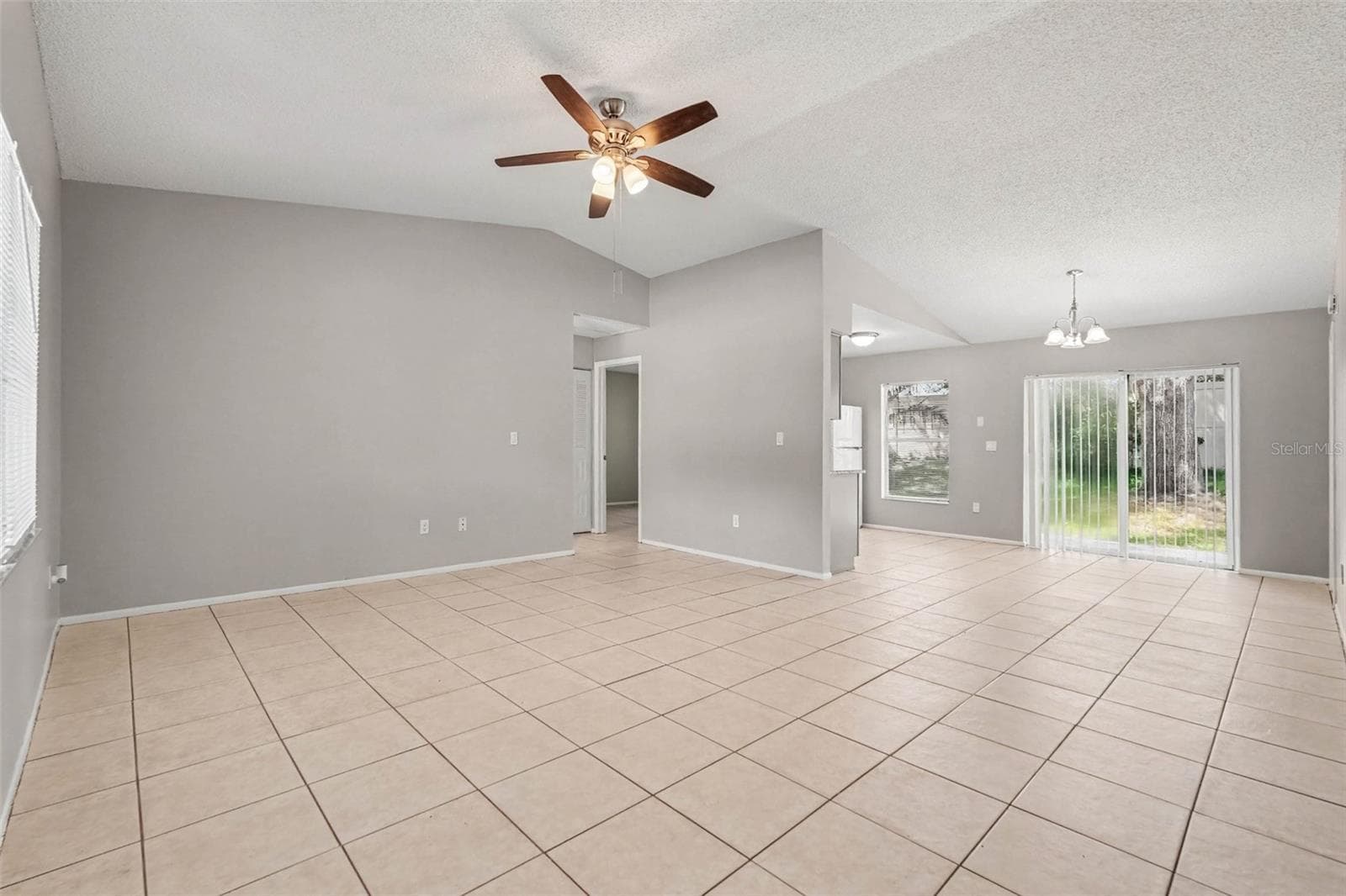 Single Family Residence at 13904 FULLERTON DR, TAMPA, photo 5 of 21