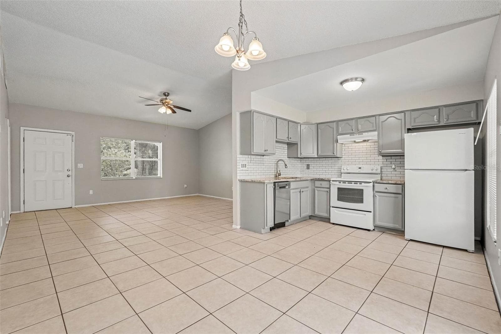 Single Family Residence at 13904 FULLERTON DR, TAMPA, photo 8 of 21