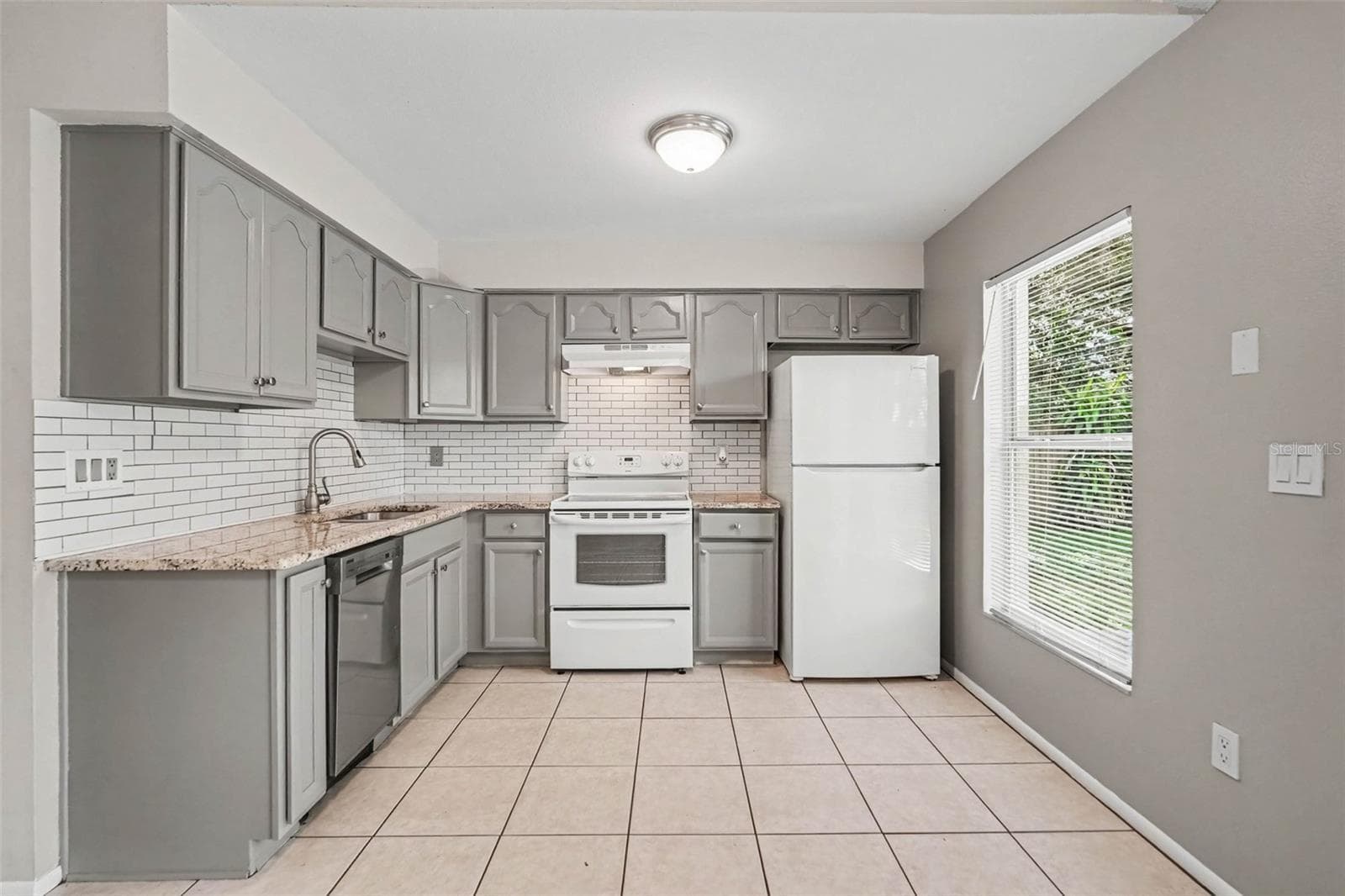 Single Family Residence at 13904 FULLERTON DR, TAMPA, photo 9 of 21