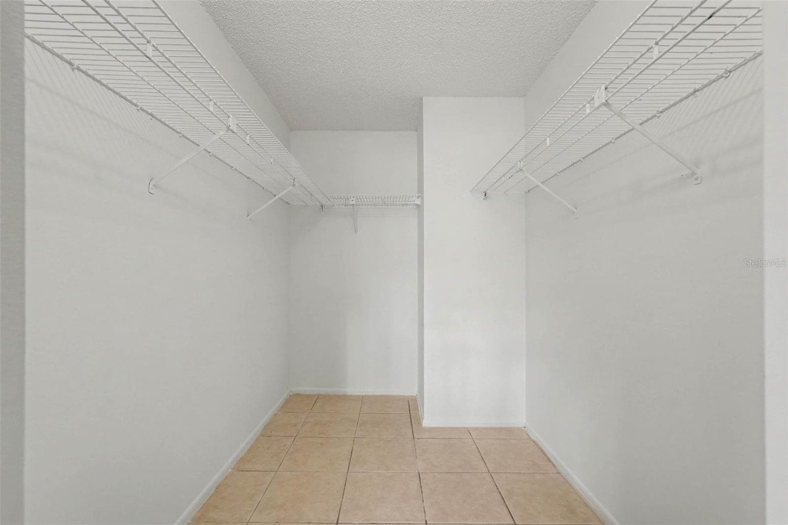 Single Family Residence at 13904 FULLERTON DR, TAMPA, photo 12 of 21