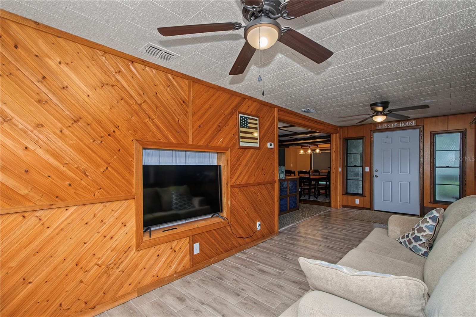 Single Family Residence at 24970 NE 130TH LN, SALT SPRINGS, photo 8 of 43