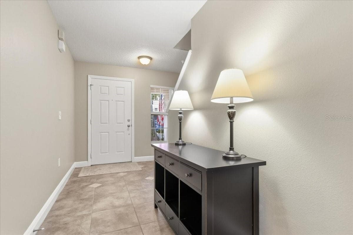 entry foyer - 2816 CLIFFE CT, OVIEDO
