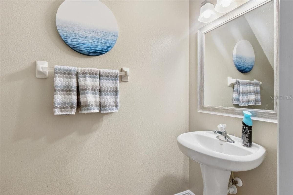 main floor half bath - 2816 CLIFFE CT, OVIEDO