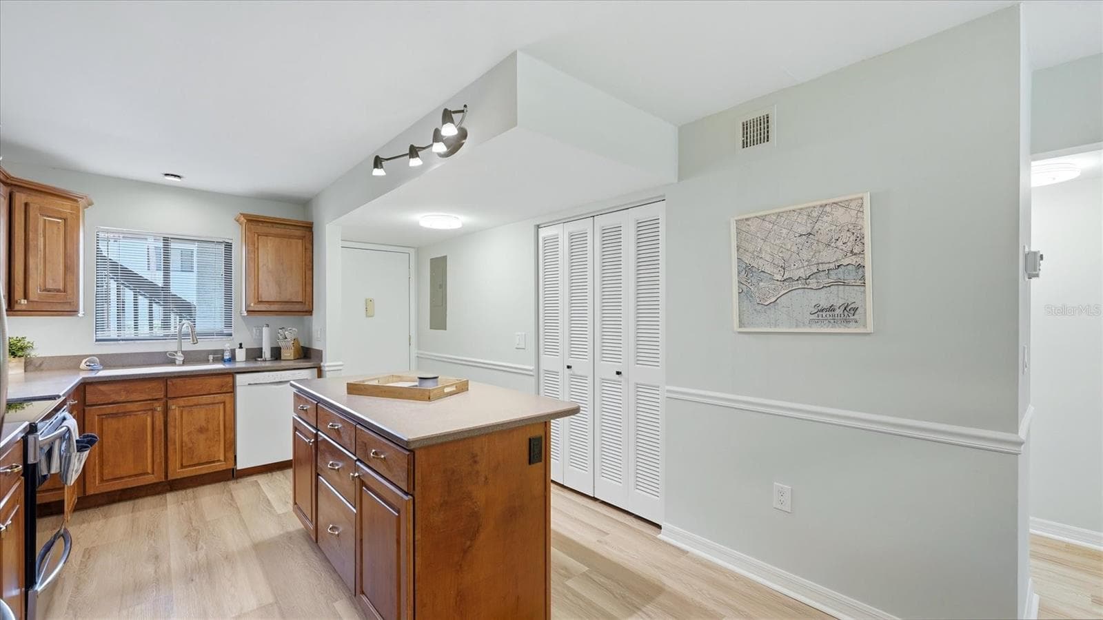 Condominium at 1640 STICKNEY POINT RD #40-101, SARASOTA, photo 8 of 38