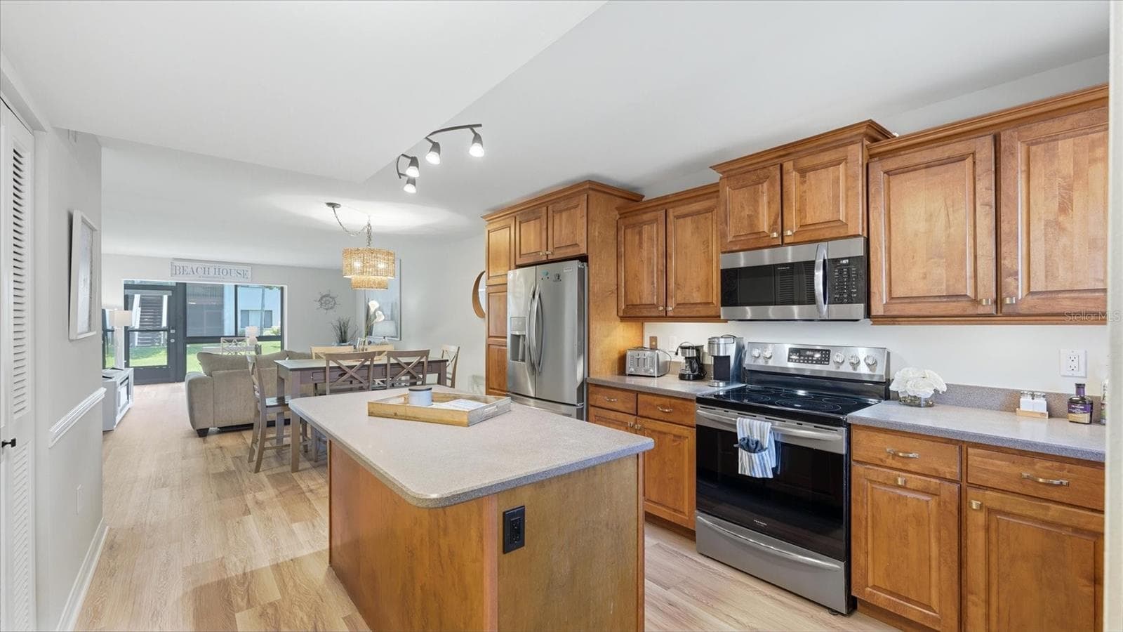 Condominium at 1640 STICKNEY POINT RD #40-101, SARASOTA, photo 9 of 38