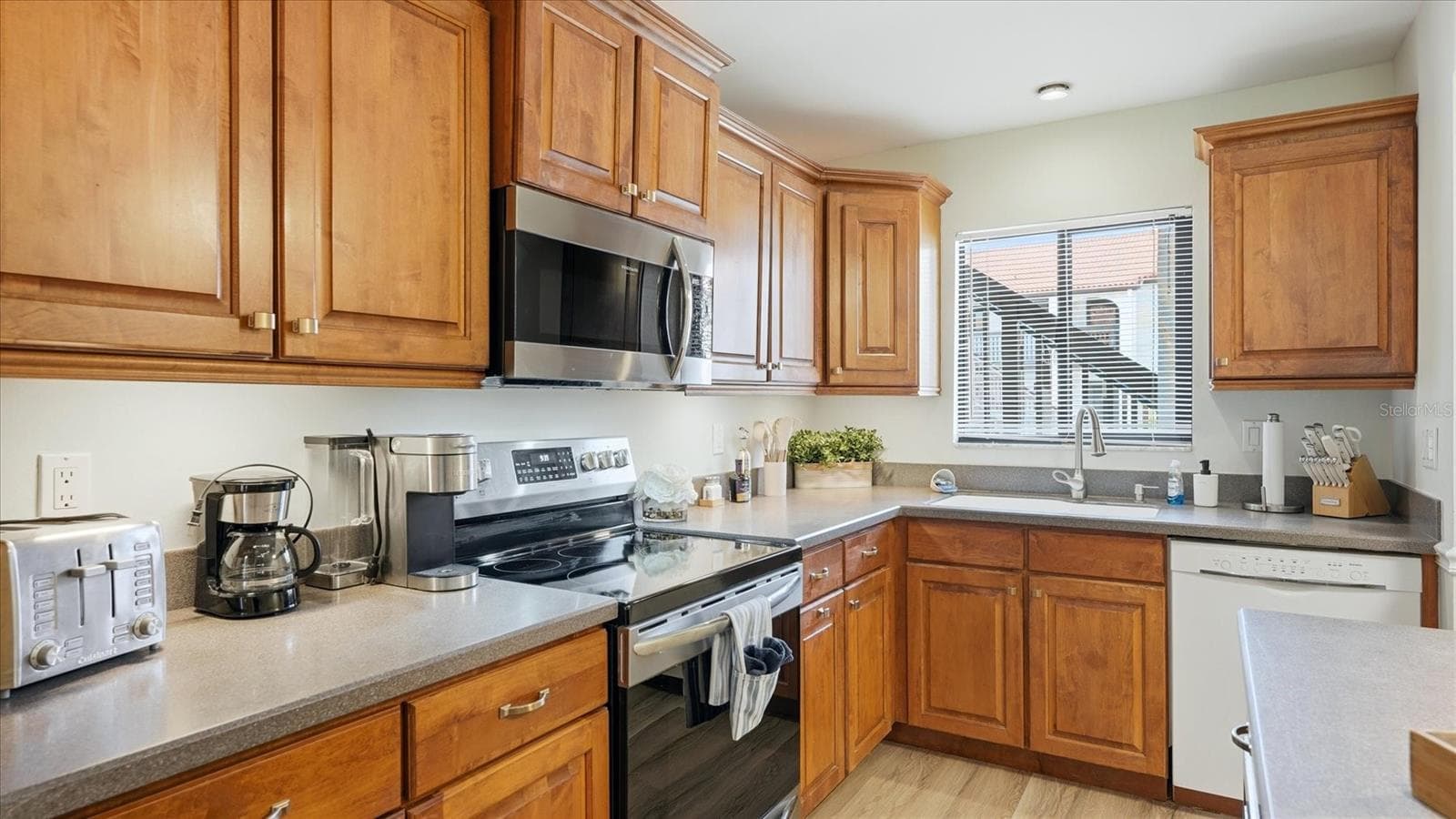 Condominium at 1640 STICKNEY POINT RD #40-101, SARASOTA, photo 12 of 38