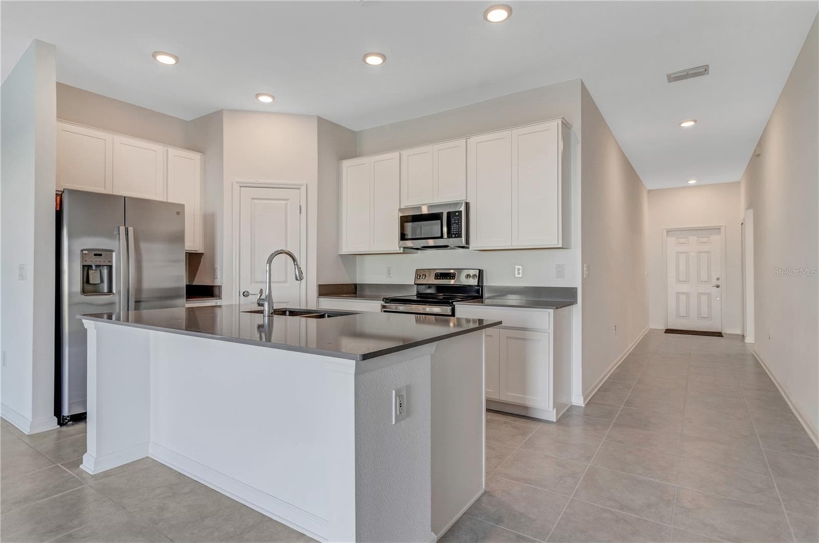 Single Family Residence at 865 CITRUS RESERVE BLVD, DAVENPORT, photo 3 of 22