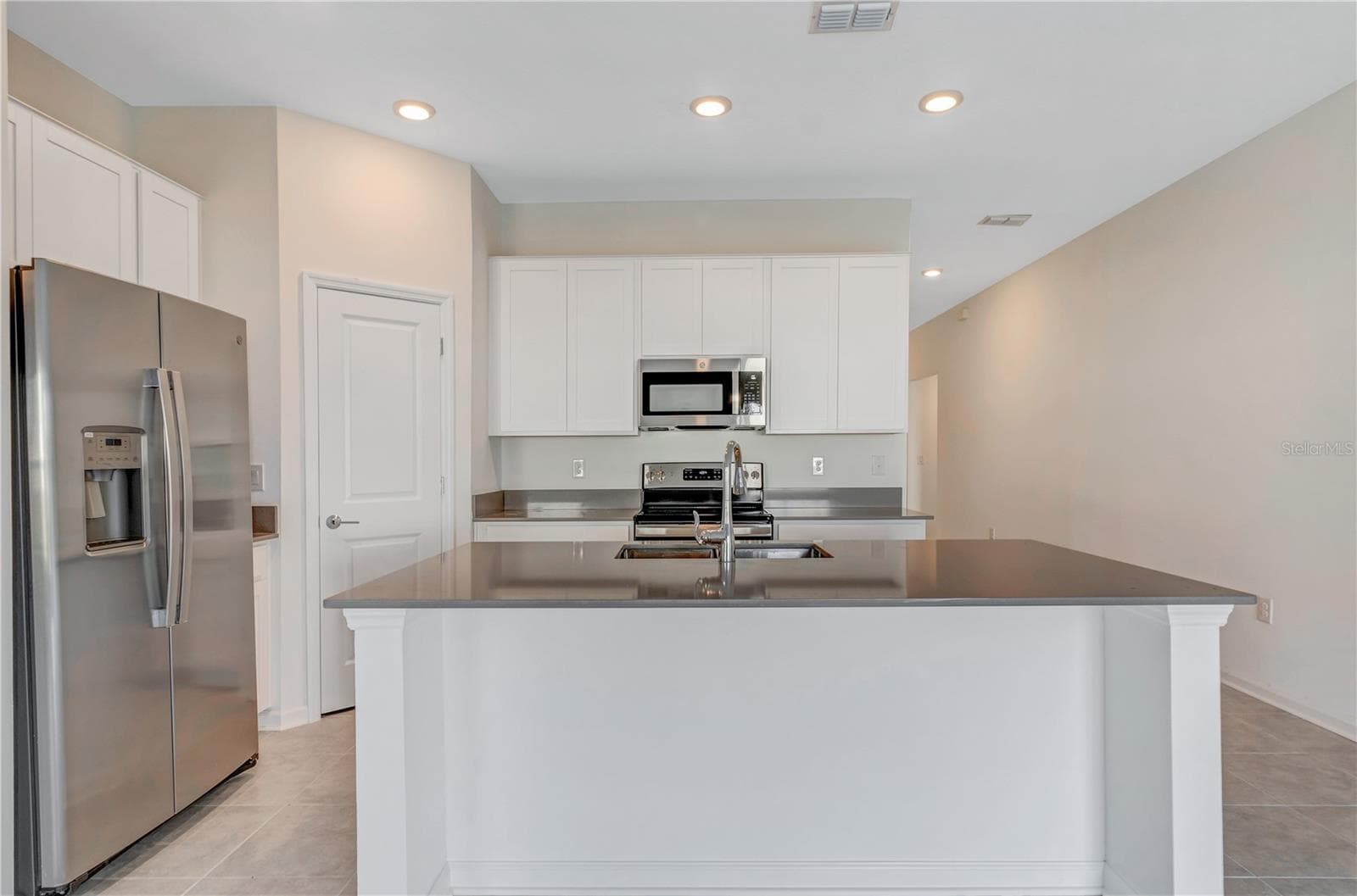 Single Family Residence at 865 CITRUS RESERVE BLVD, DAVENPORT, photo 4 of 22