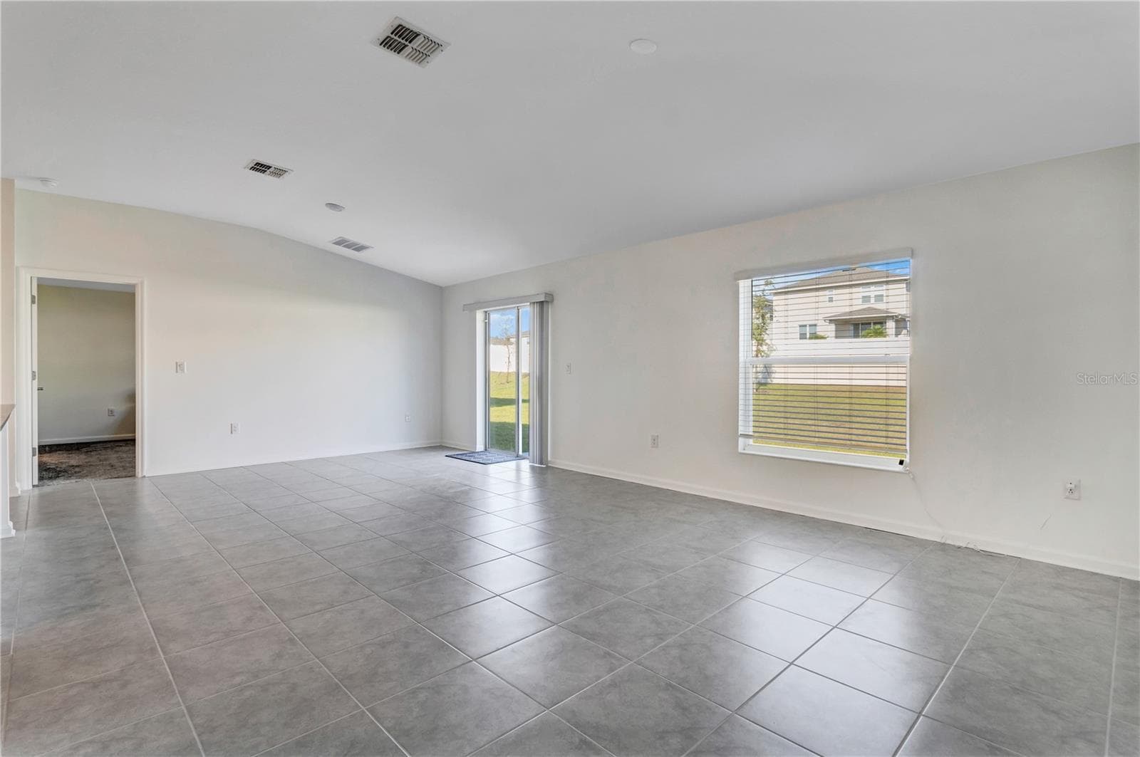 Single Family Residence at 865 CITRUS RESERVE BLVD, DAVENPORT, photo 8 of 22
