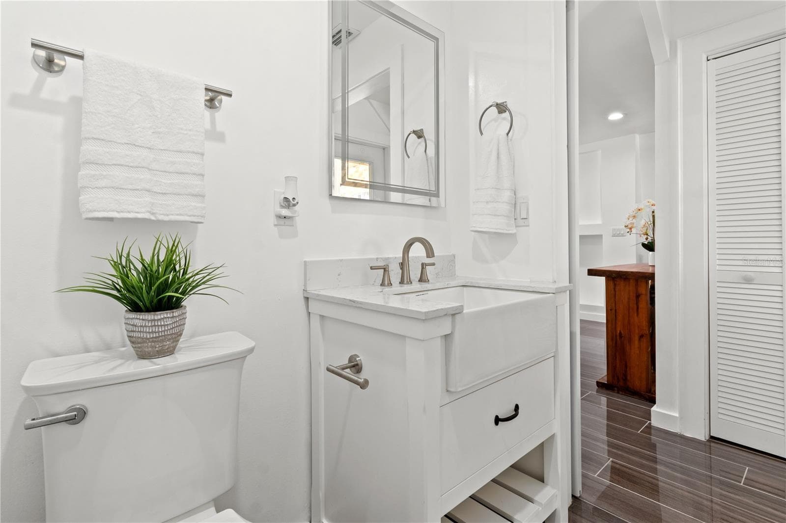 Half bathroom on 2nd floor - 10908 LAND O LAKES BLVD, LAND O LAKES