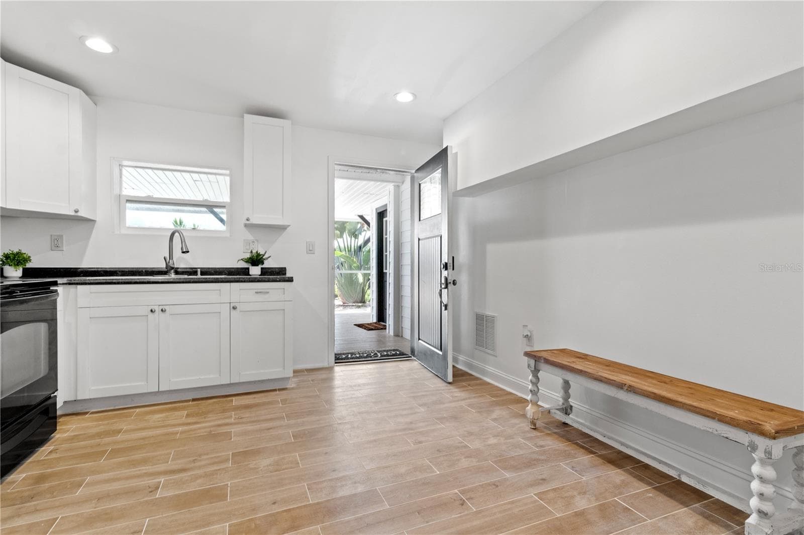 1 bedroom studio apartment, in law suite, private entrance. - 10908 LAND O LAKES BLVD, LAND O LAKES