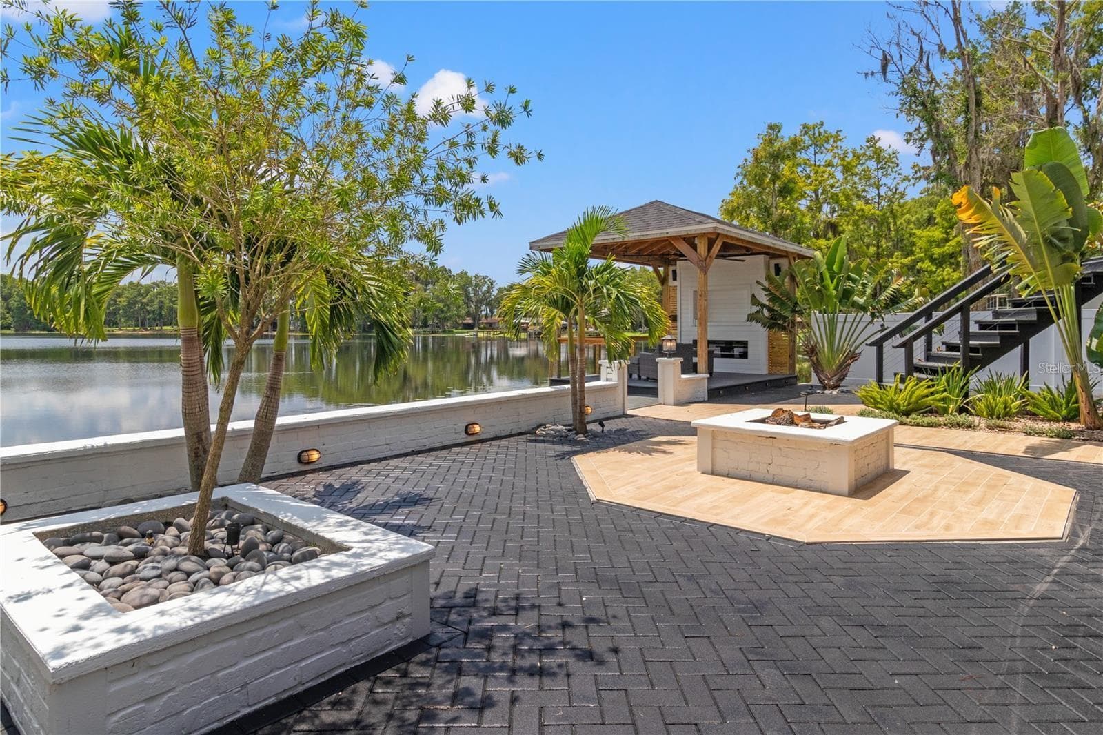 Fire pit - 10908 LAND O LAKES BLVD, LAND O LAKES