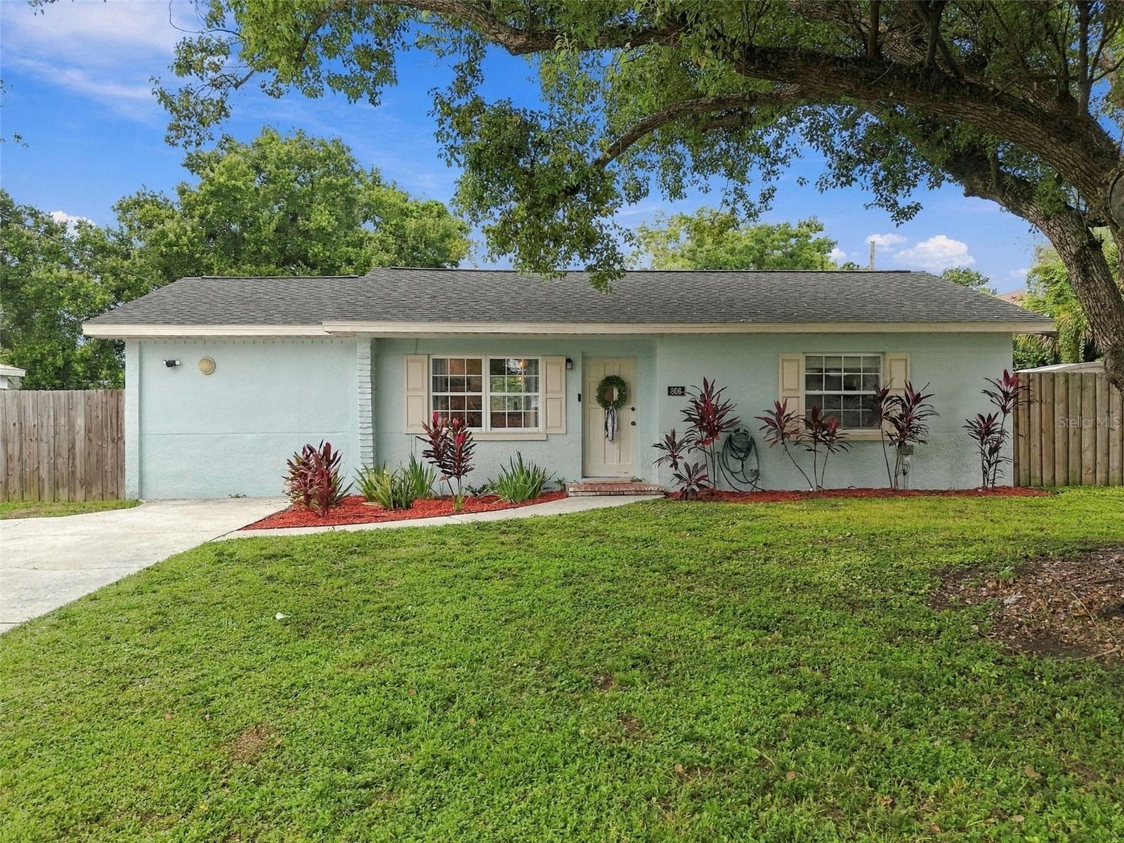 806 N GOMEZ AVE