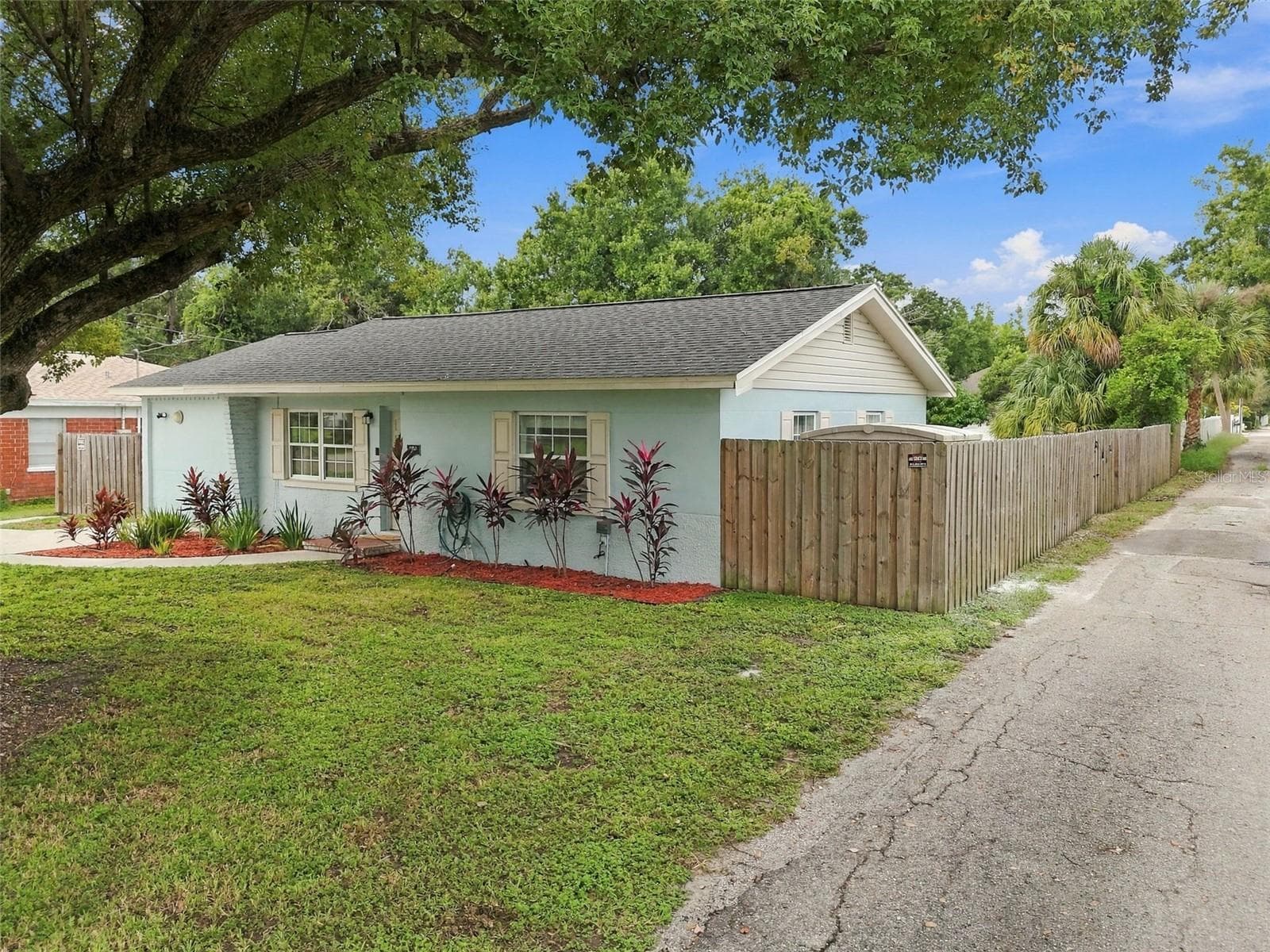 Single Family Residence at 806 N GOMEZ AVE, TAMPA, photo 3 of 43