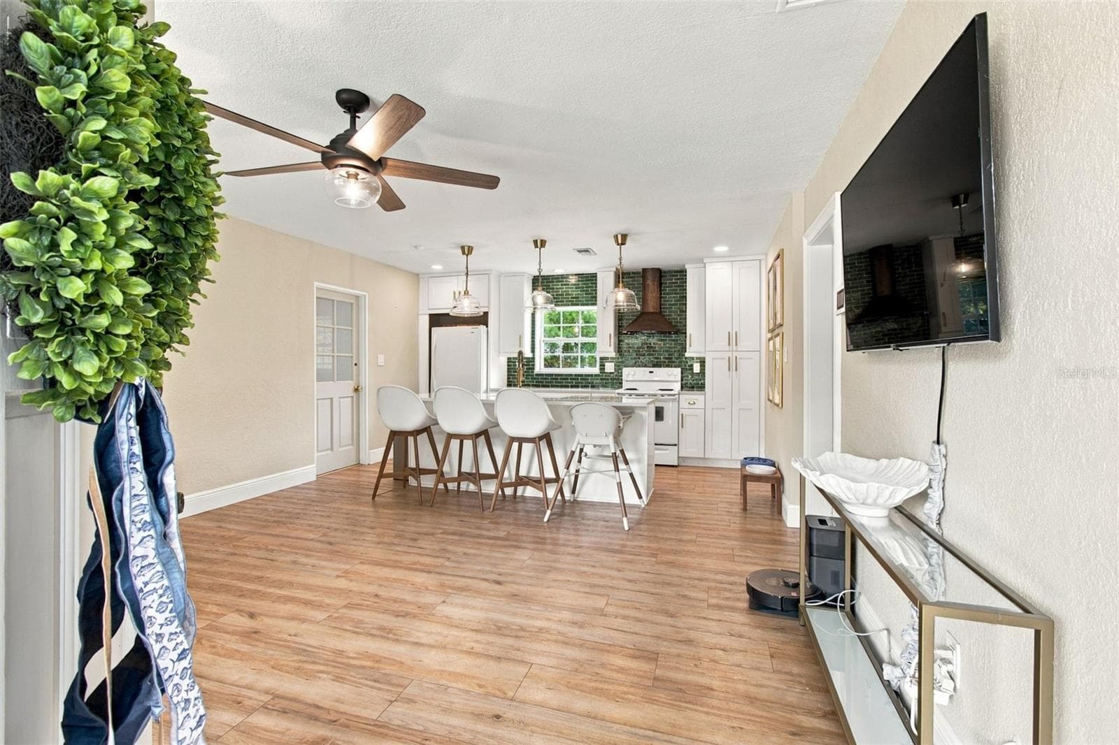 Single Family Residence at 806 N GOMEZ AVE, TAMPA, photo 9 of 43