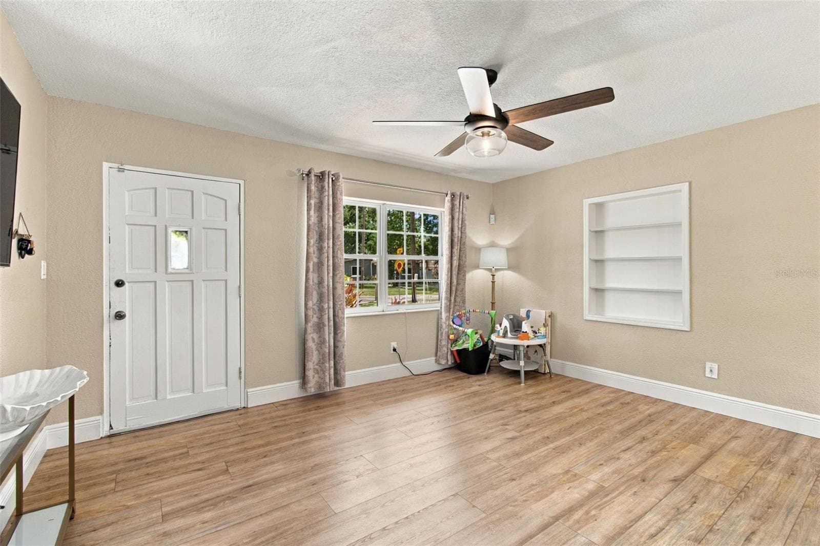 Single Family Residence at 806 N GOMEZ AVE, TAMPA, photo 10 of 43