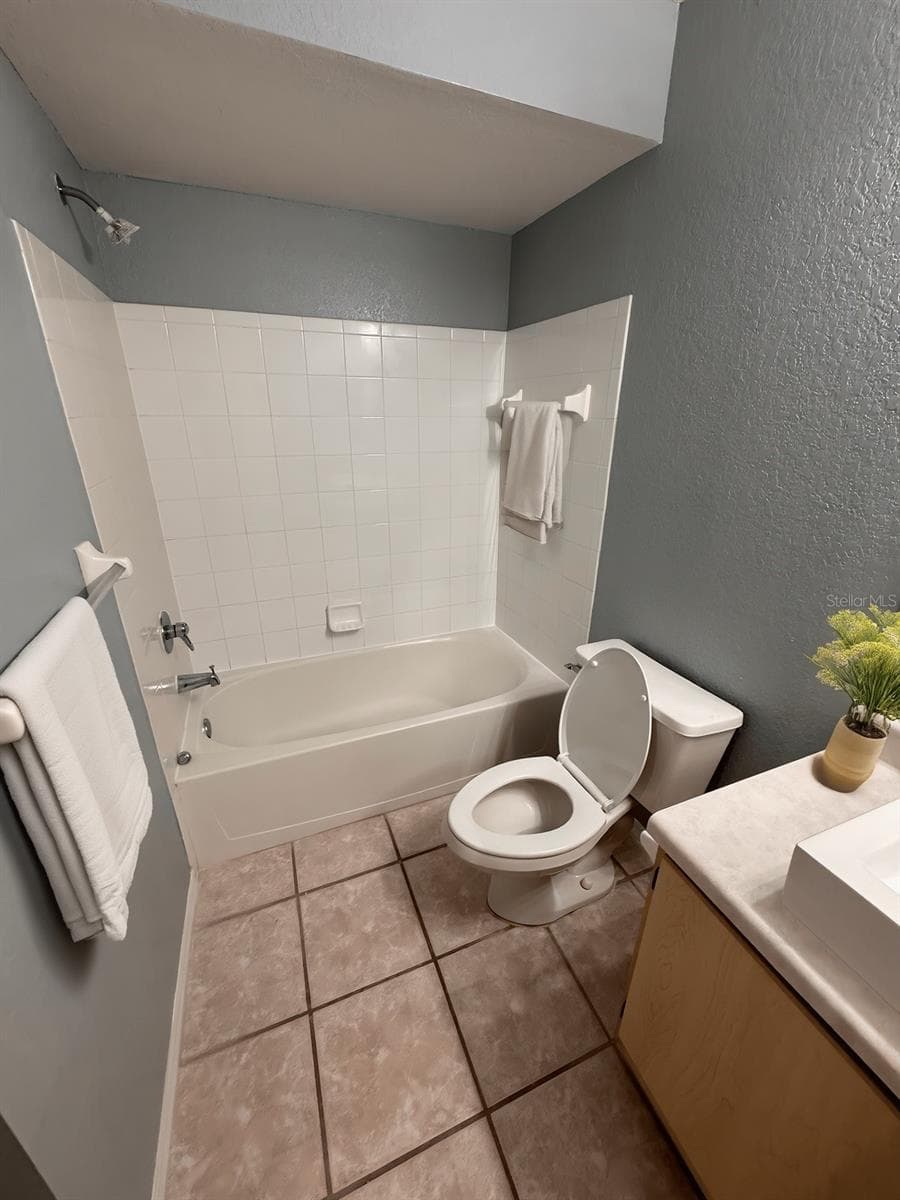Condominium at 13838 FAIRWAY ISLAND DR #1432, ORLANDO, photo 4 of 29
