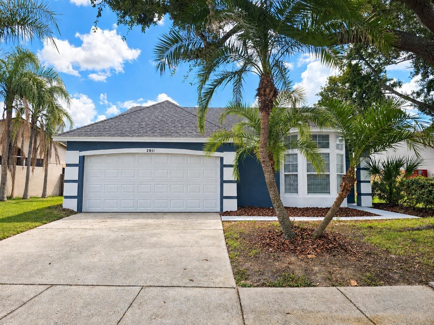 2911 DICKENS CIR