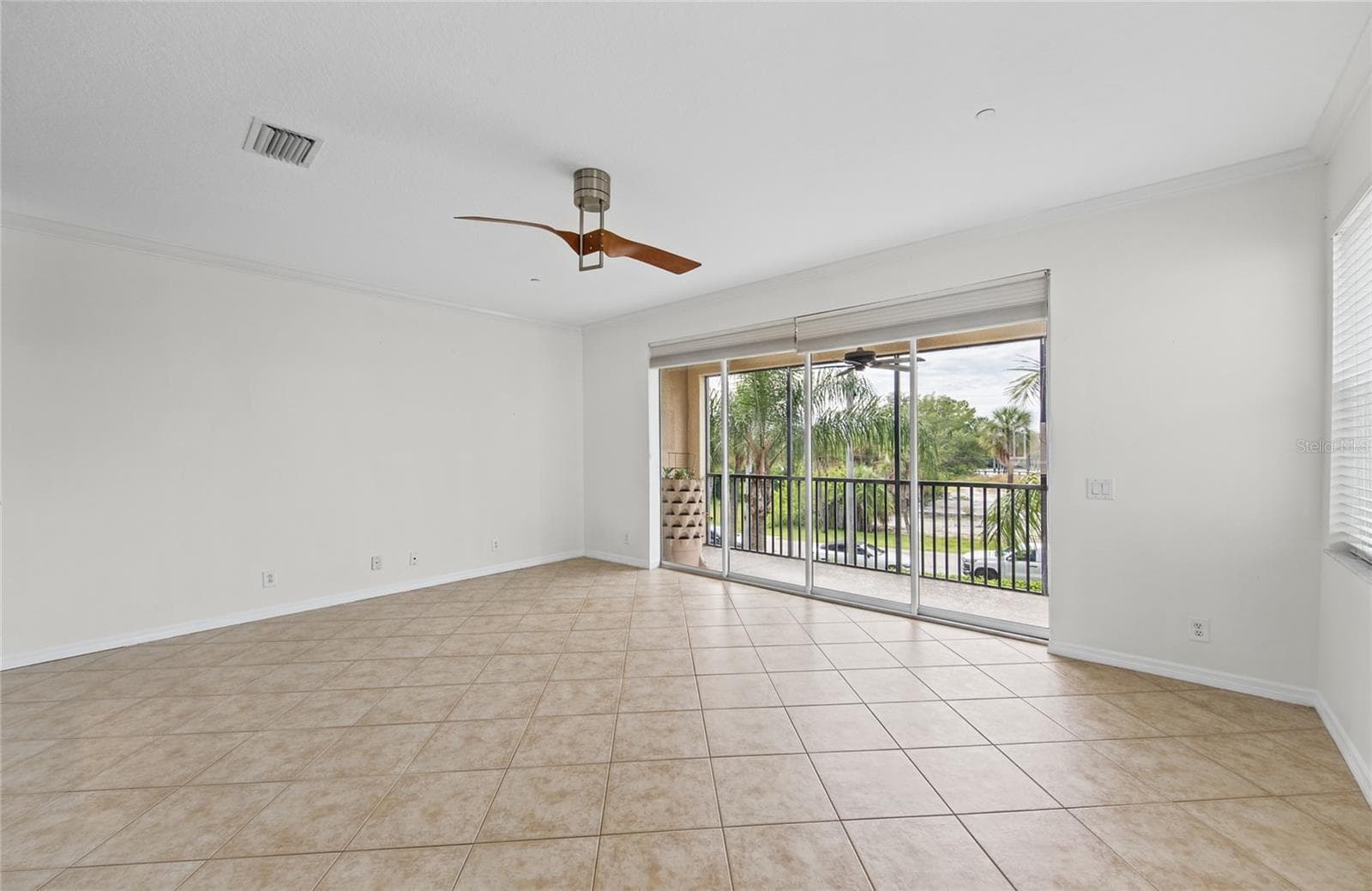 new paint in living area - 1146 VENETIAN HARBOR DR NE, ST PETERSBURG